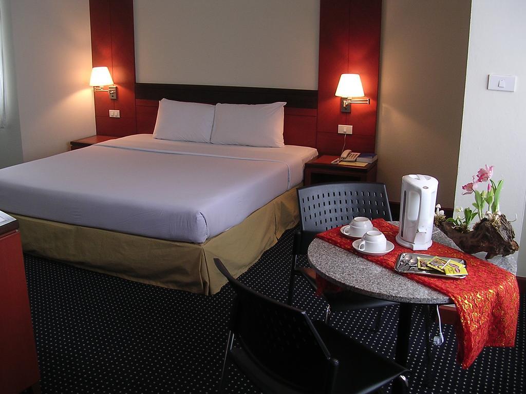 Hatyai Golden Crown Hotel Хатъяй Экстерьер фото