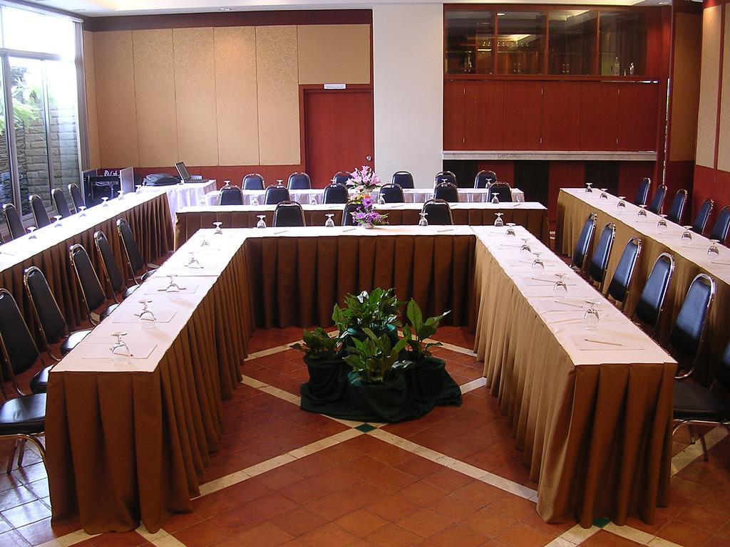 Hatyai Golden Crown Hotel Хатъяй Экстерьер фото